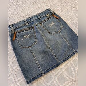 🔹 Denim Mini Skirt